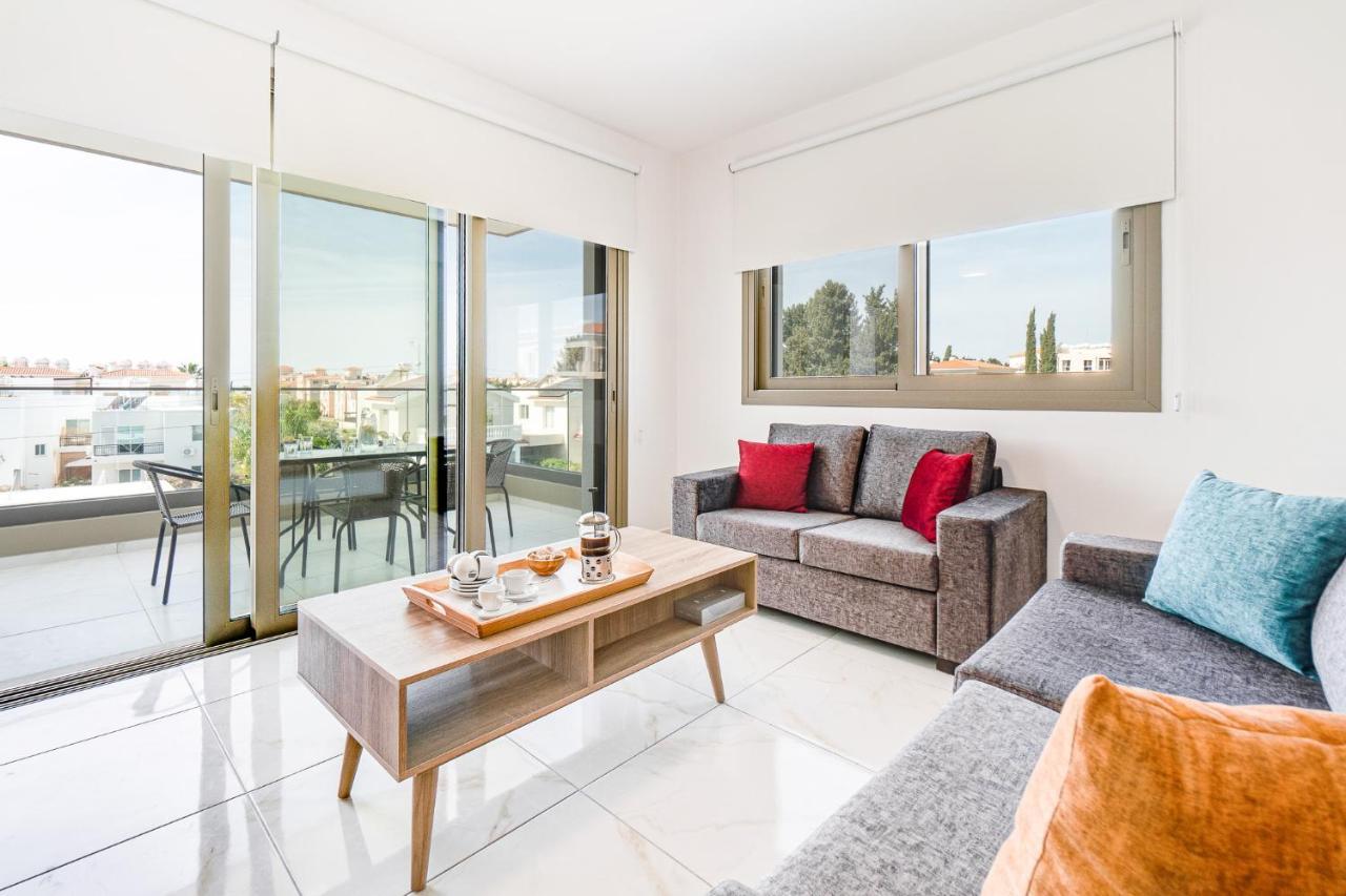 Adolina Apartments By Ezoria Villas Paphos Buitenkant foto