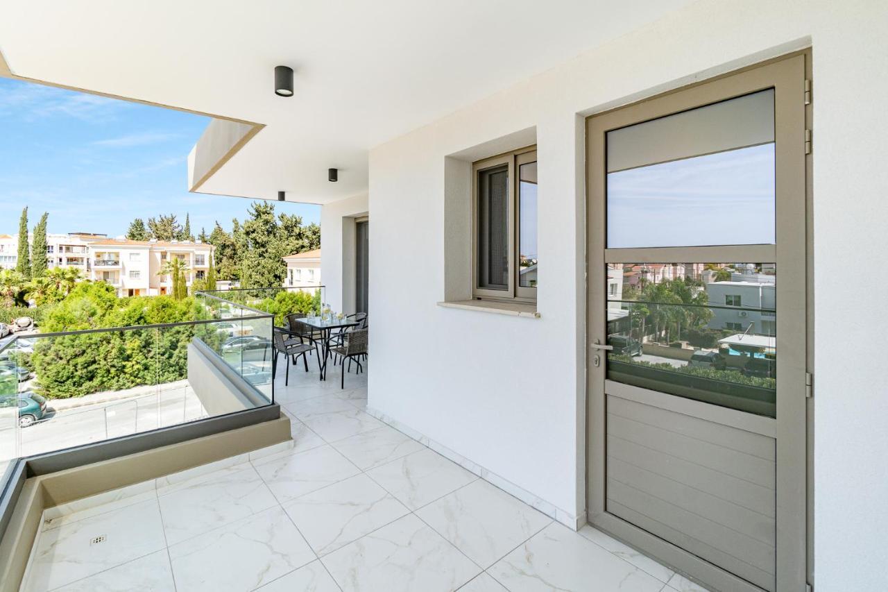 Adolina Apartments By Ezoria Villas Paphos Buitenkant foto