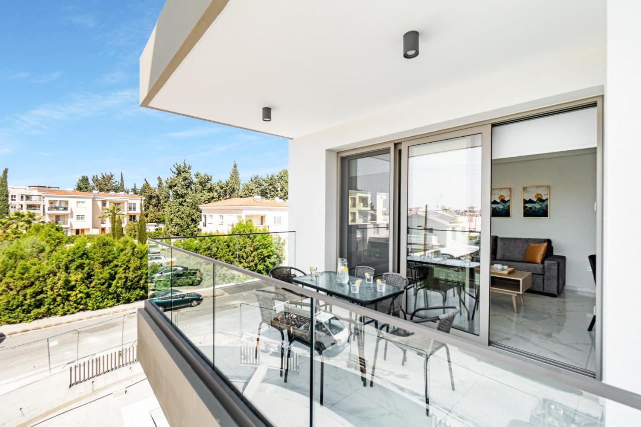 Adolina Apartments By Ezoria Villas Paphos Buitenkant foto
