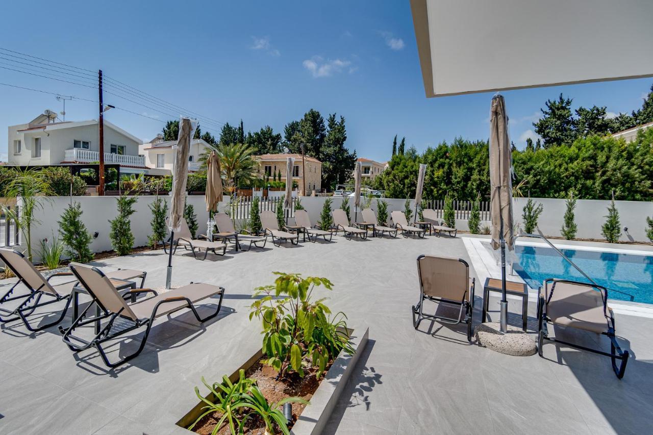 Adolina Apartments By Ezoria Villas Paphos Buitenkant foto