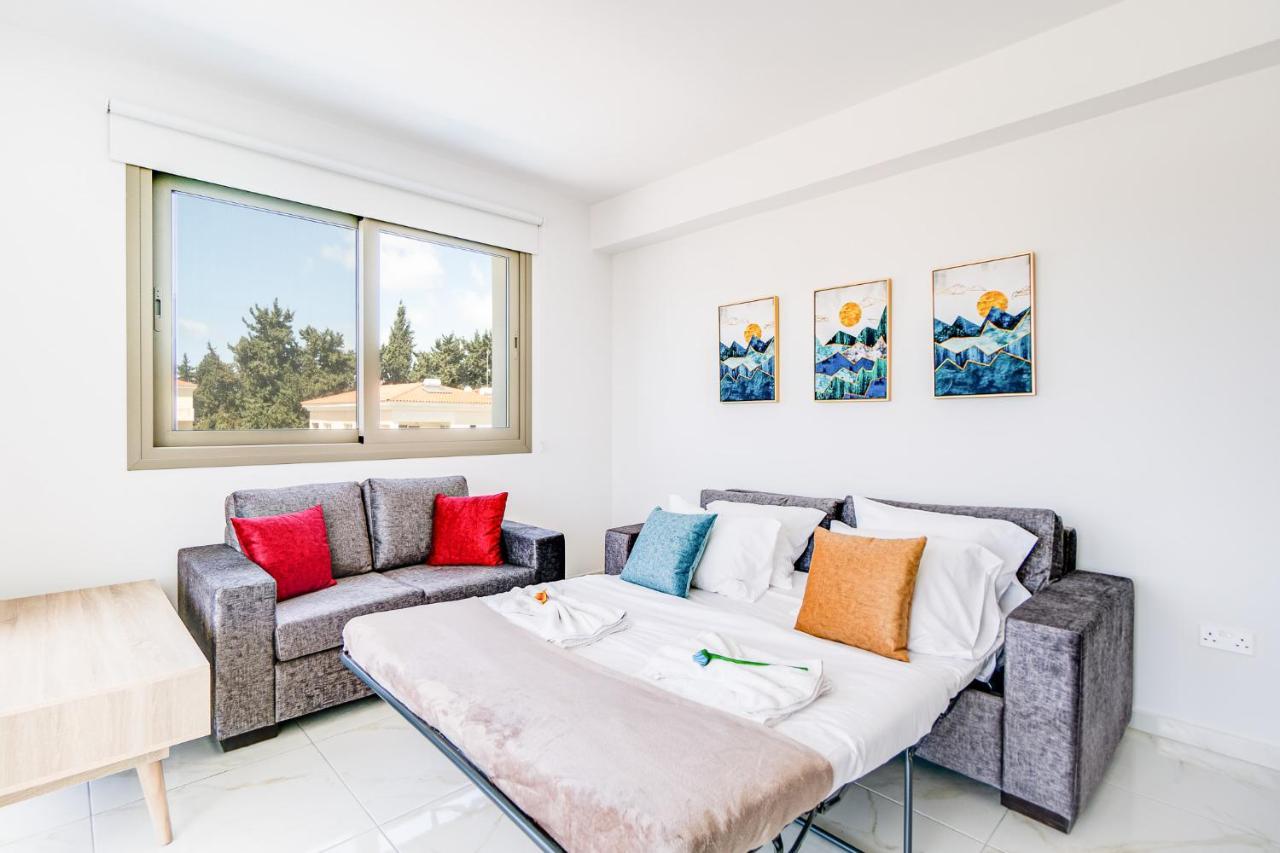Adolina Apartments By Ezoria Villas Paphos Buitenkant foto