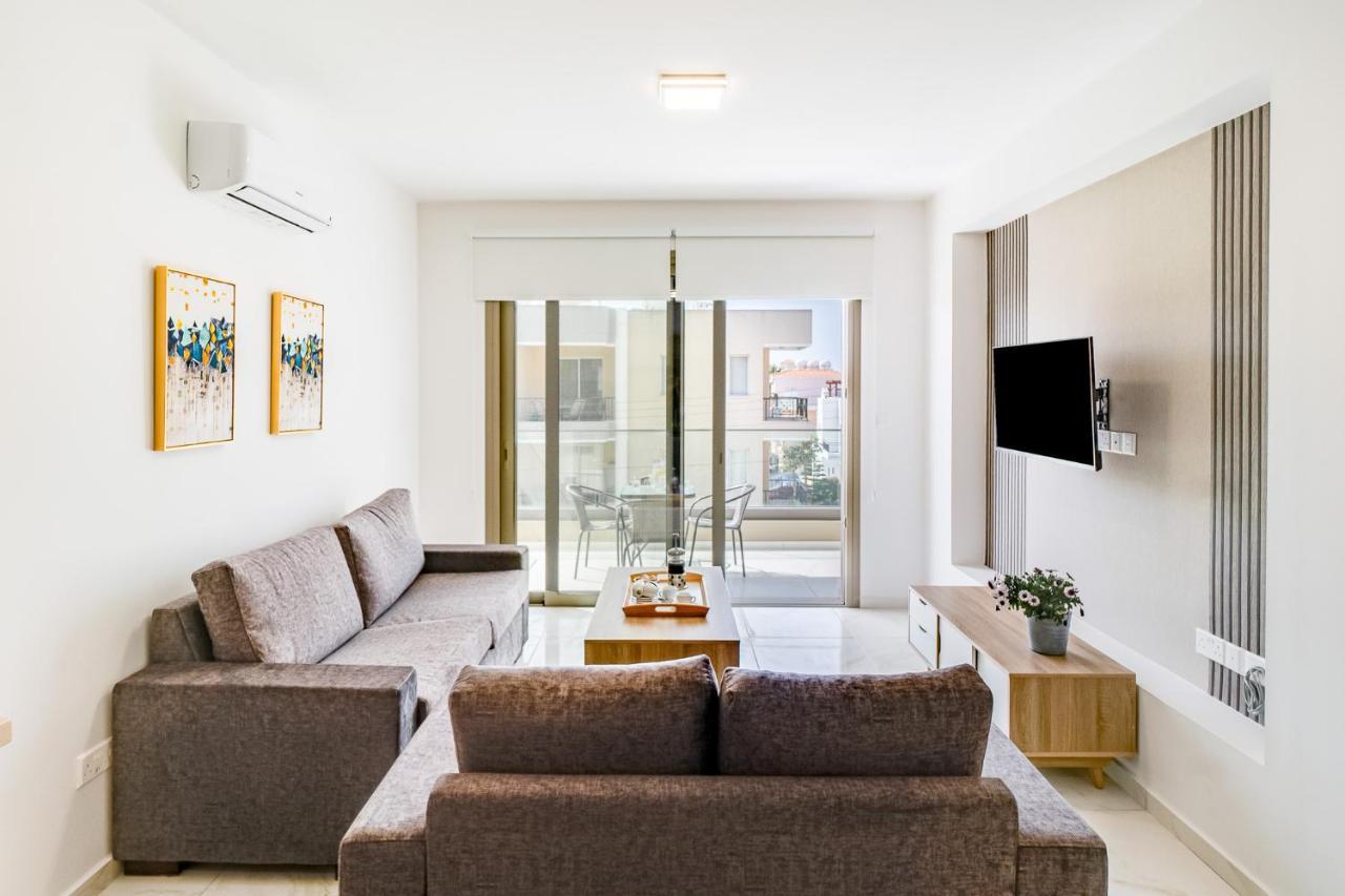 Adolina Apartments By Ezoria Villas Paphos Buitenkant foto