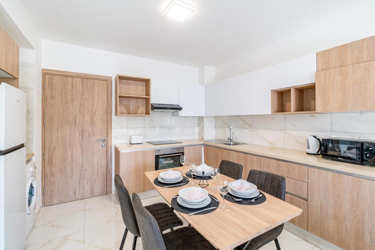 Adolina Apartments By Ezoria Villas Paphos Buitenkant foto
