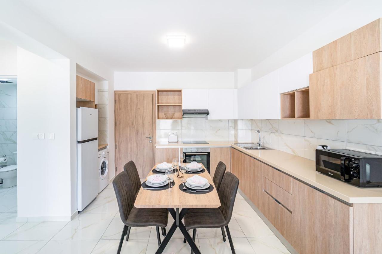 Adolina Apartments By Ezoria Villas Paphos Buitenkant foto