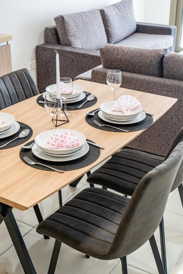 Adolina Apartments By Ezoria Villas Paphos Buitenkant foto