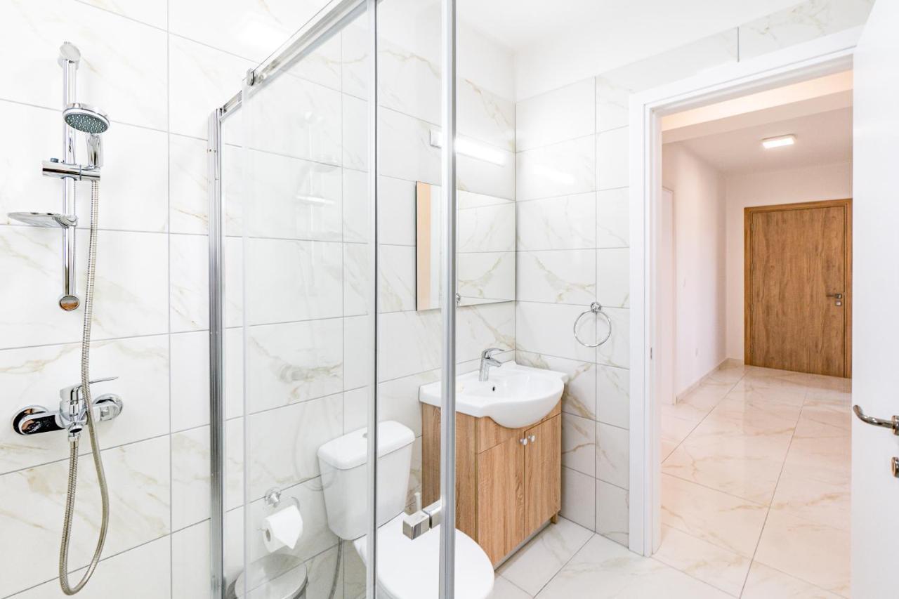 Adolina Apartments By Ezoria Villas Paphos Buitenkant foto