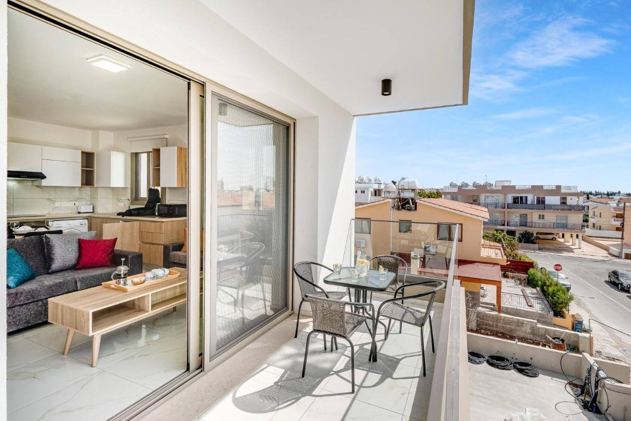 Adolina Apartments By Ezoria Villas Paphos Buitenkant foto