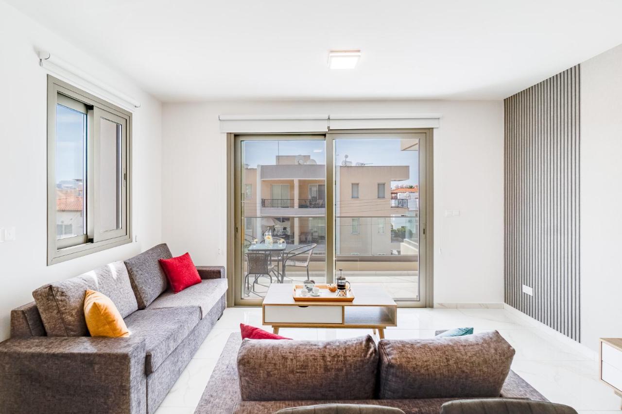 Adolina Apartments By Ezoria Villas Paphos Buitenkant foto