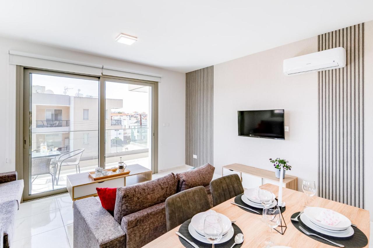 Adolina Apartments By Ezoria Villas Paphos Buitenkant foto
