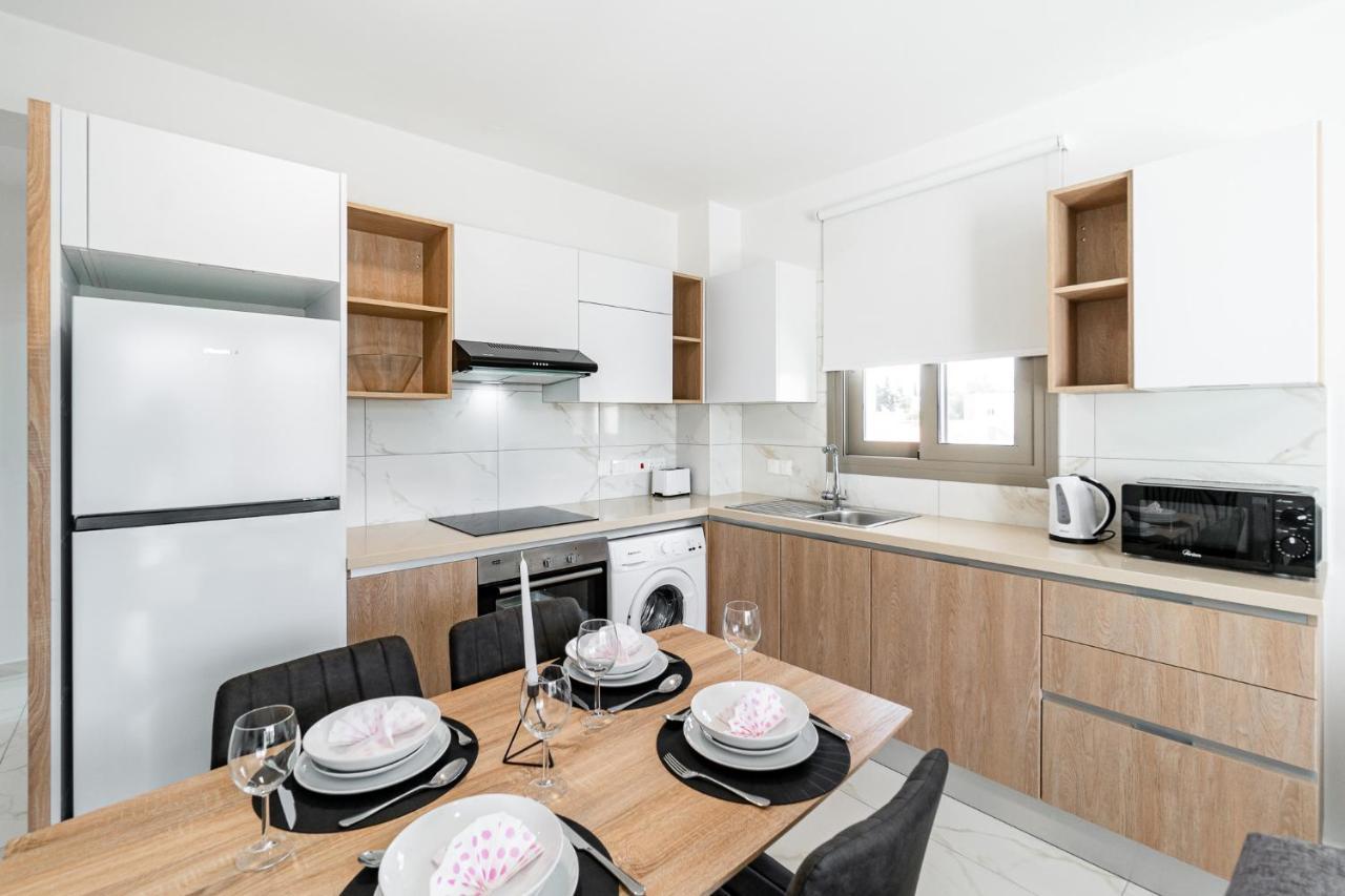 Adolina Apartments By Ezoria Villas Paphos Buitenkant foto